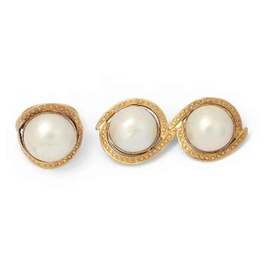 A jewellery collection comprising of a pearl ring and pearl brooch