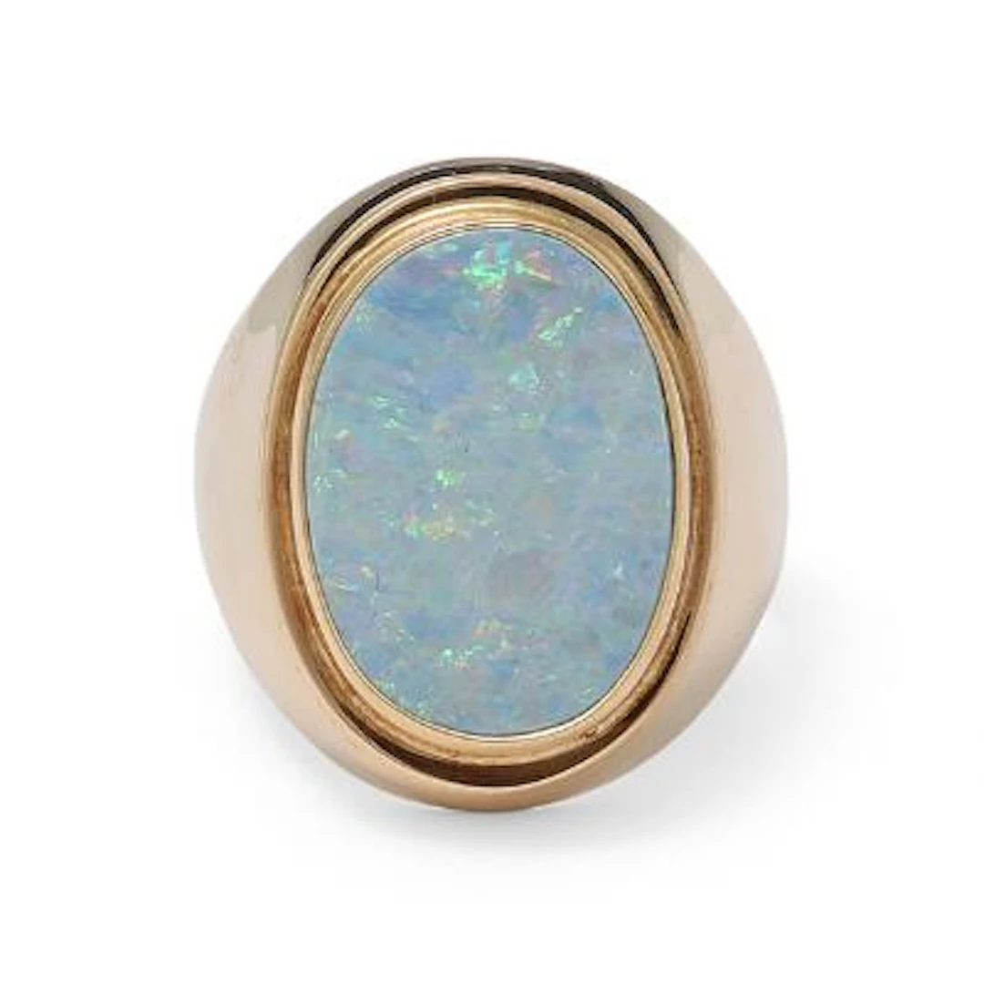 Erik S. Cohn-Pålsson: An opal ring set with a cabochon opal, mounted