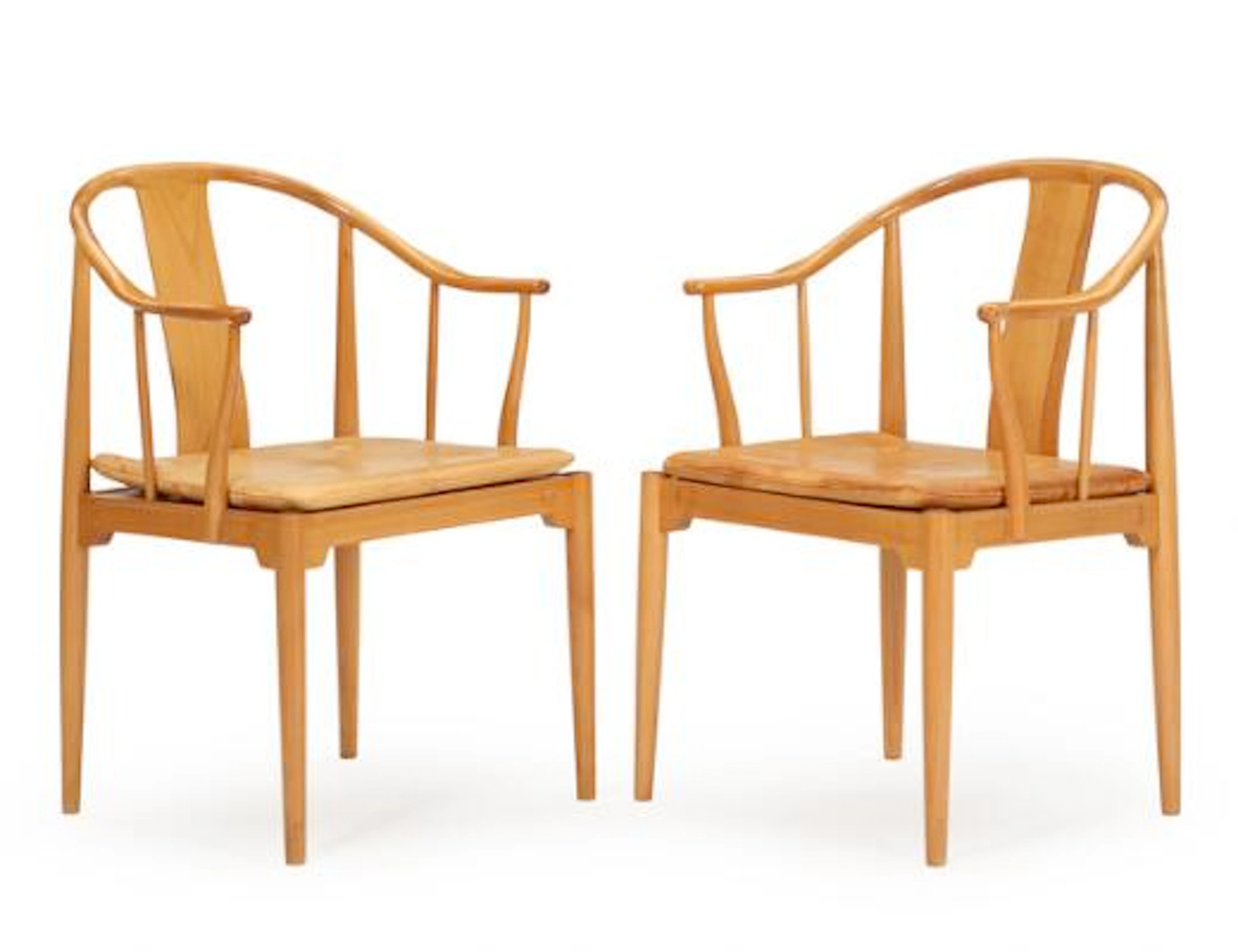 Hans J. Wegner: "The China Chair". A pair of cherry wood armchairs.