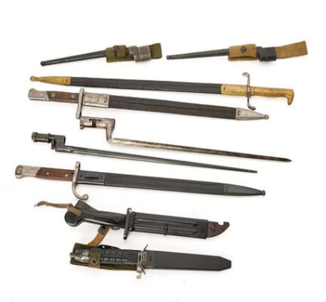 A collection of 9 bayonets. – Bruun Rasmussen Auctioneers