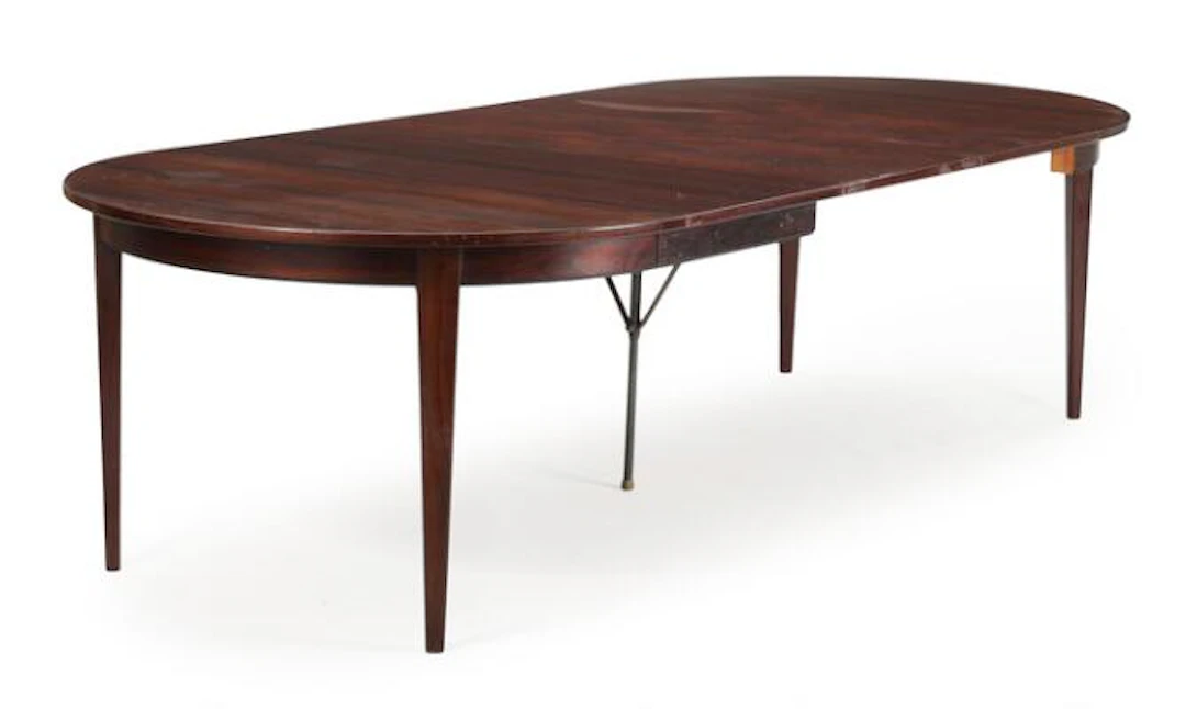 Gunni Omann: A circular rosewood extension table, three leaves included.