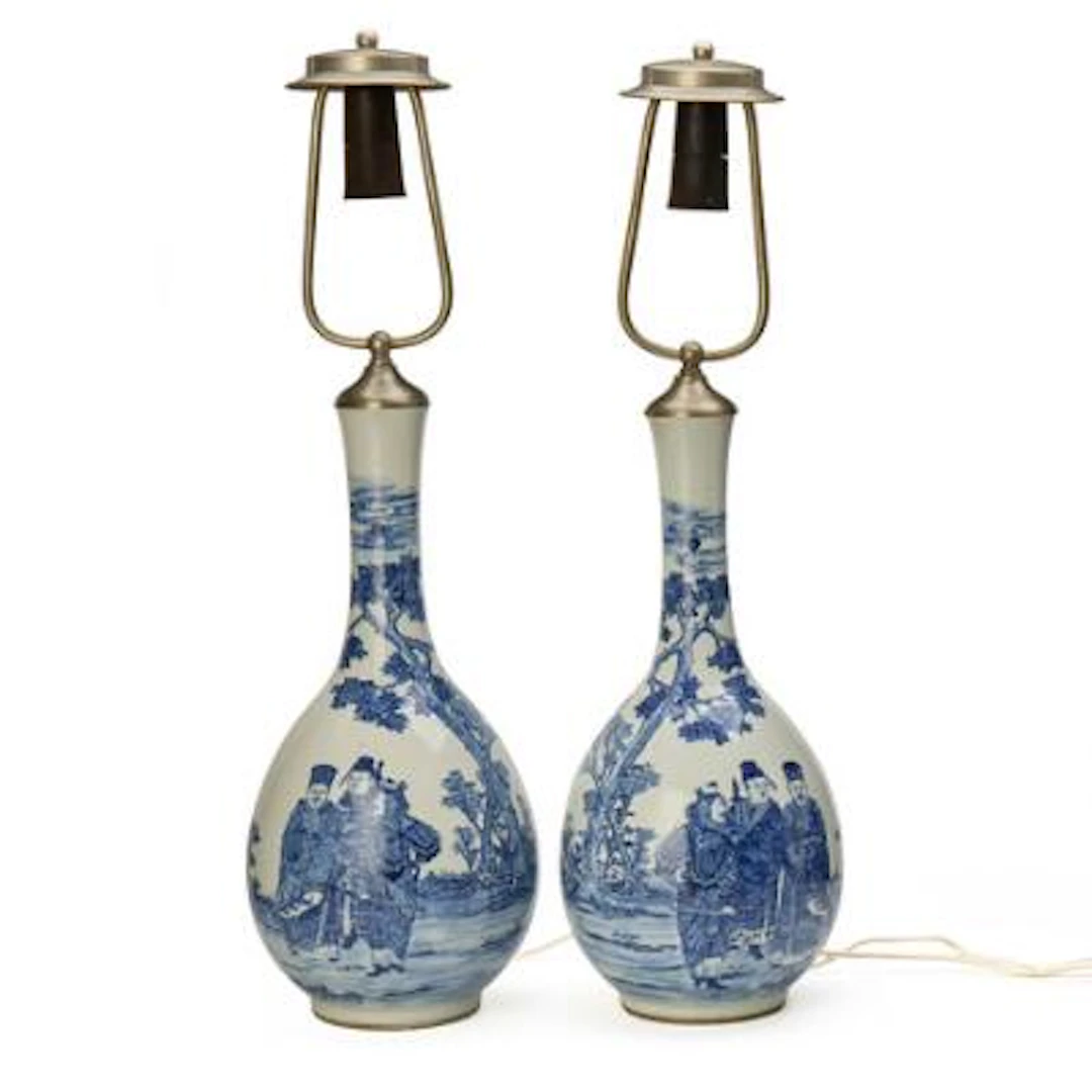 A pair of Chinese blue and white porcelain bottle vases. 20th century.