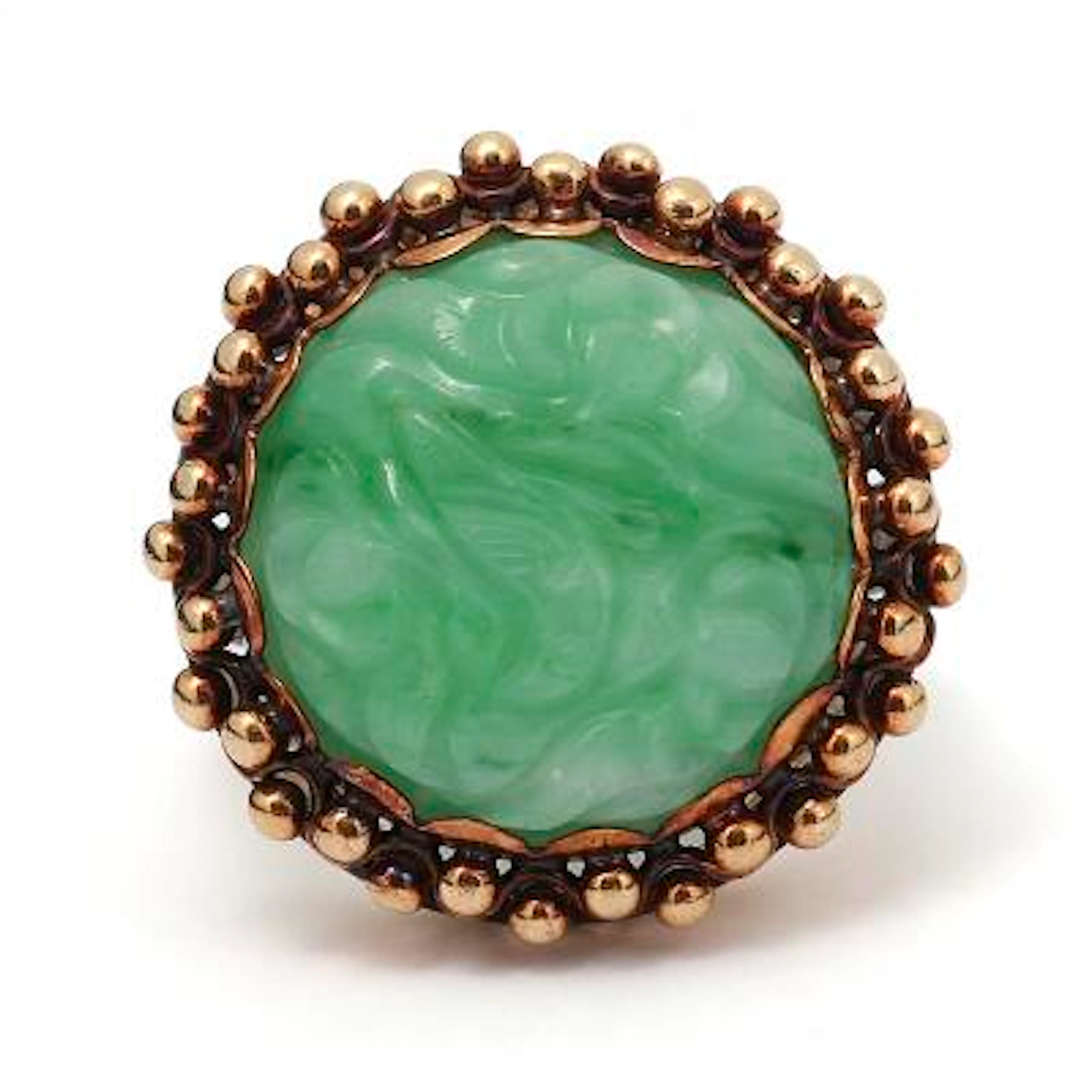 Ring set with carved jade, mounted in 14k gold. Weight app. 10.5 g.
