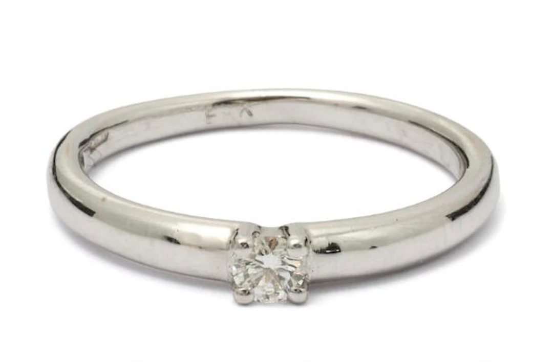 A diamond ring set with a brilliant-cut diamond mounted in 18k white