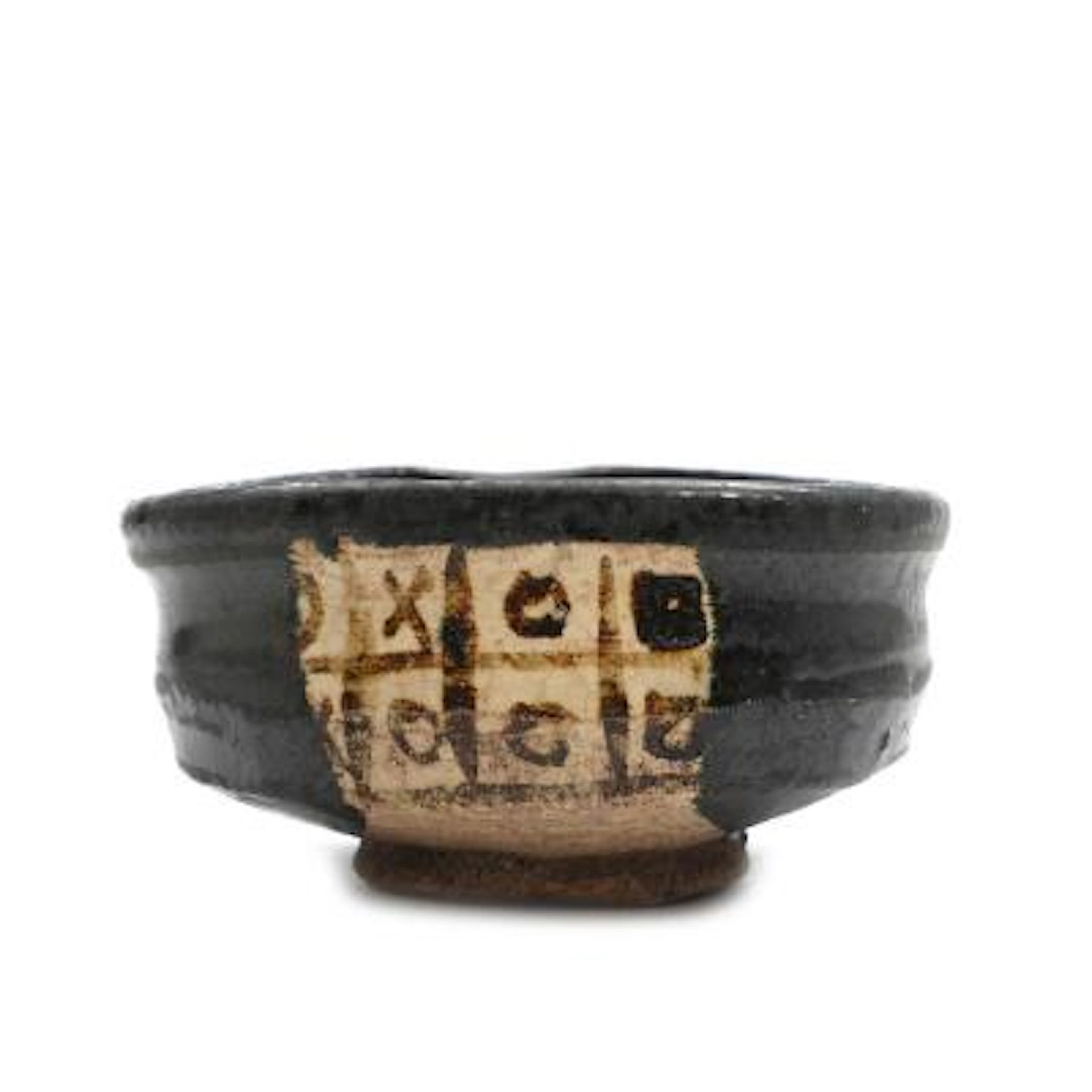 Oribe ceramic tea bowl modelled in katsugata form. Decorated in black