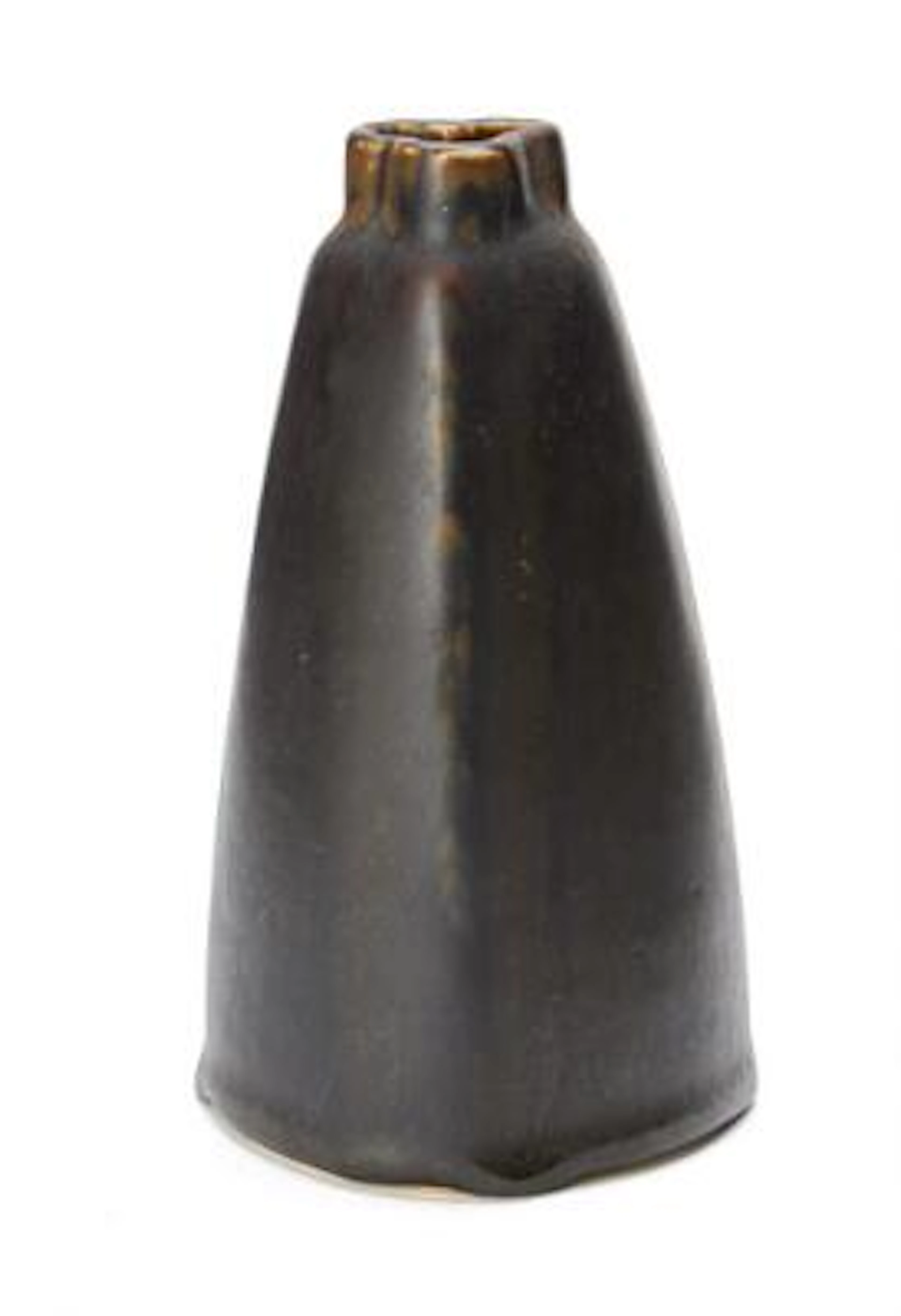 Eva Stæhr-Nielsen: Small vase of stoneware modelled in triangular