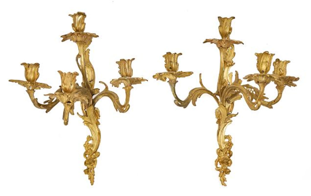A pair of French Rococo style sconces in gilded bronze. 19th century.