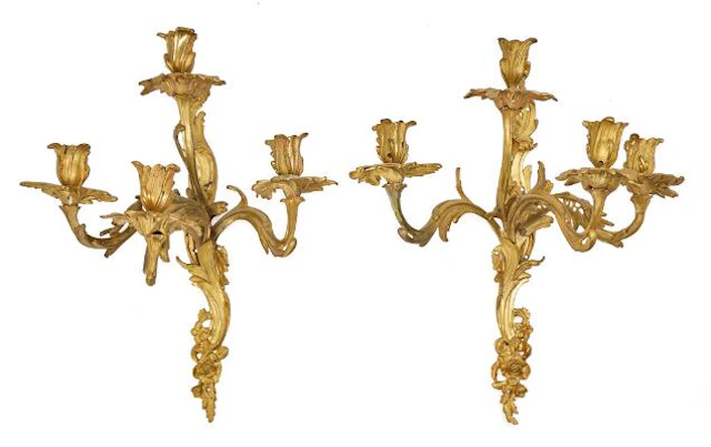 A pair of French Rococo style sconces in gilded bronze. 19th century.
