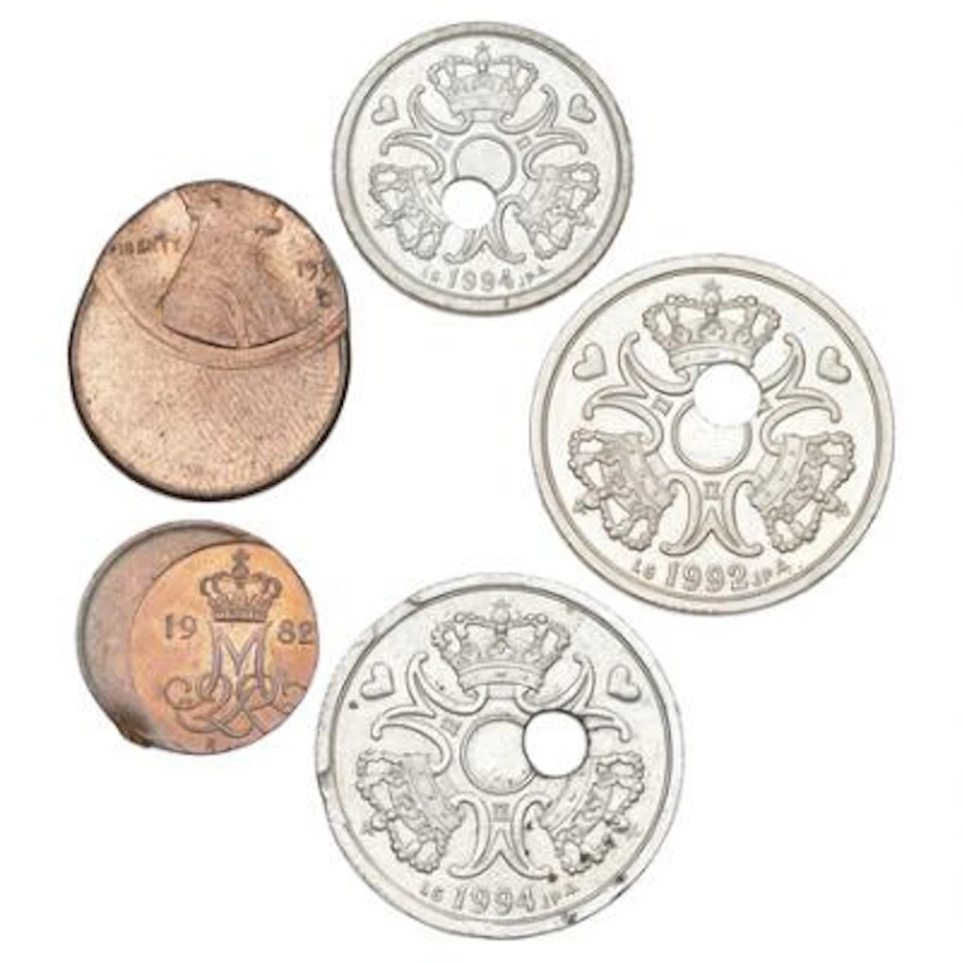 5 øre 1982 with "cap" error, 1 kr 1994 and 2 kr 1992 and 1994 with