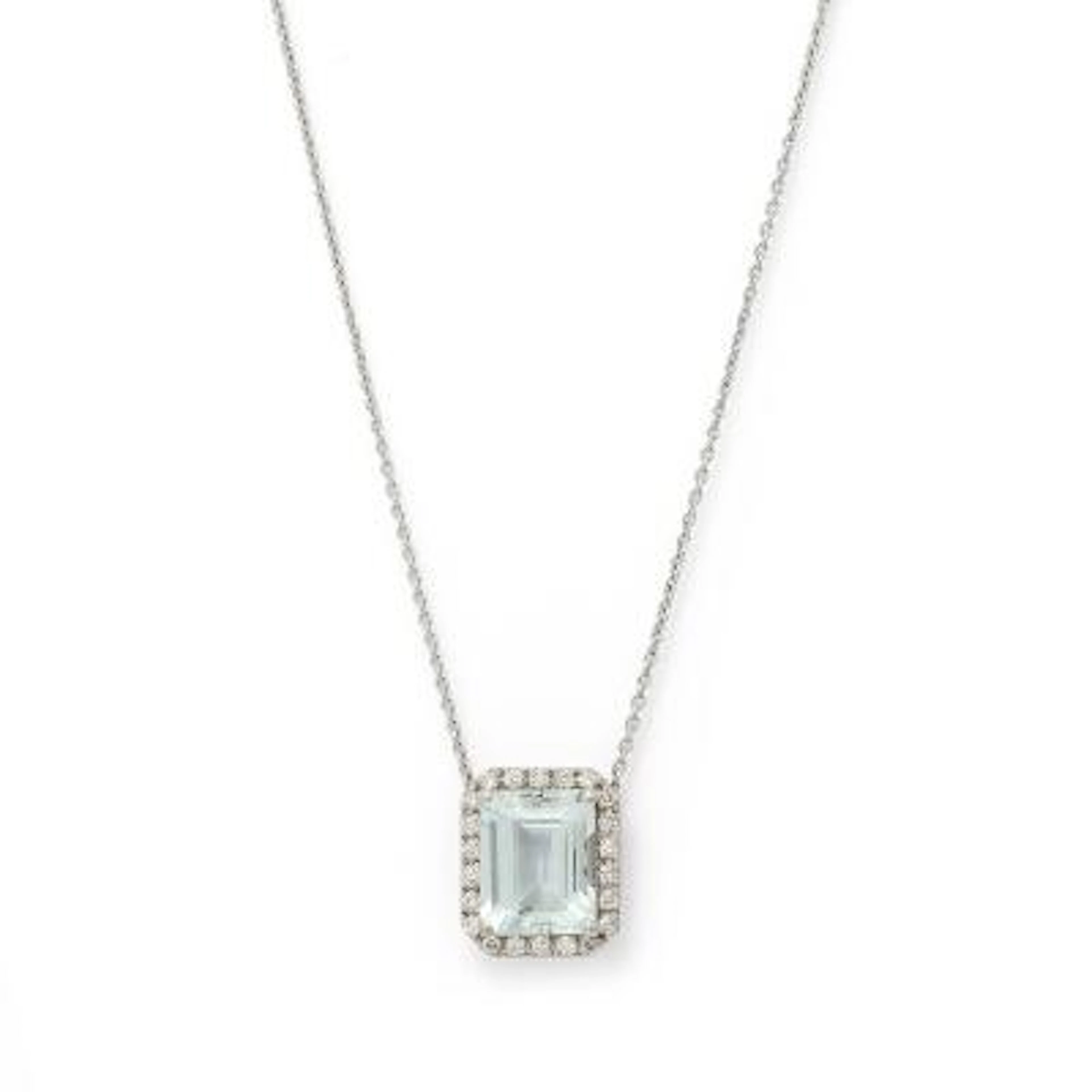 An aquamarine and diamond necklace set with an aquamarine and diamonds.