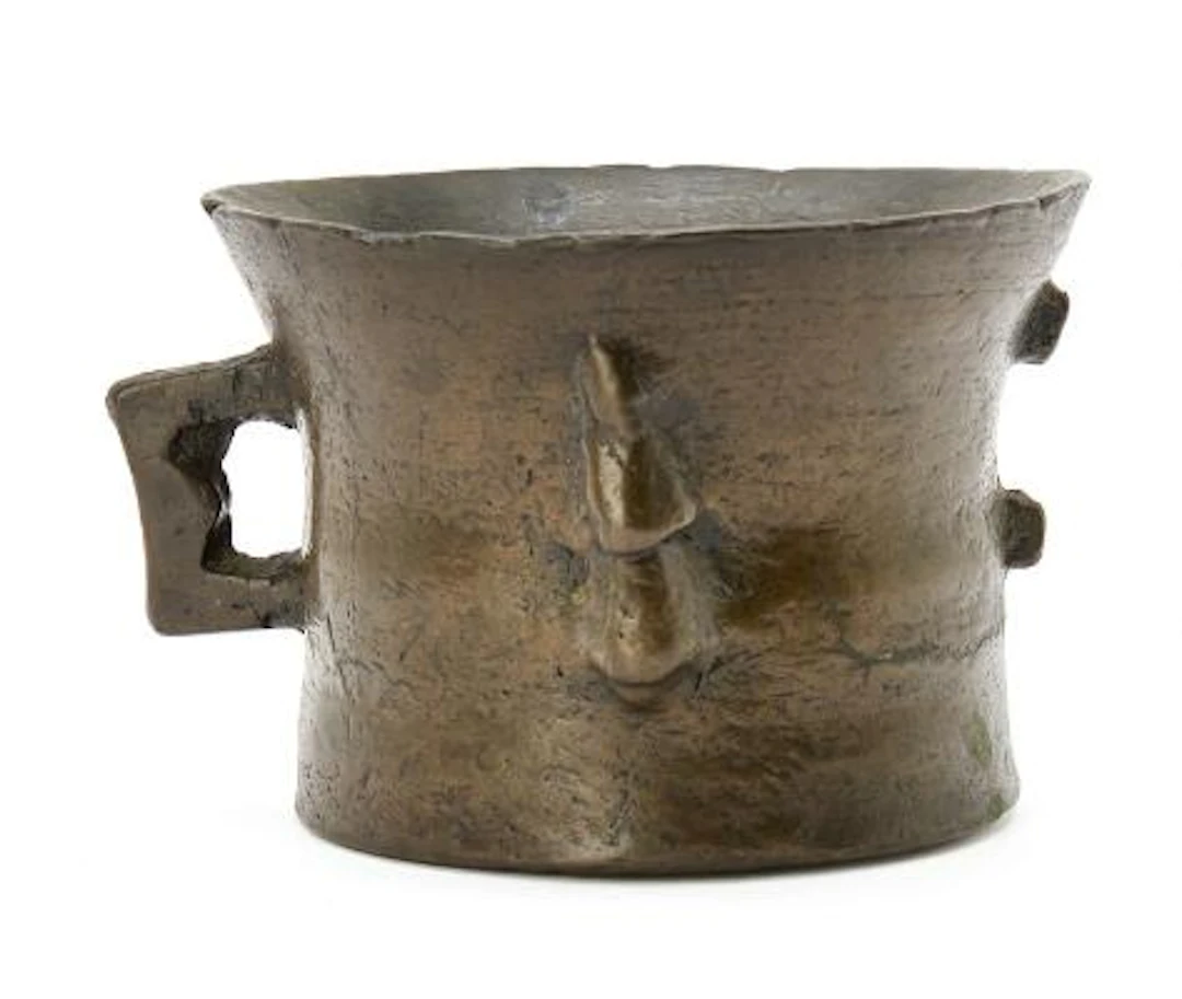 Gothic mortar of bronze. Germany. 13th/14th century. Weight 1843 g.