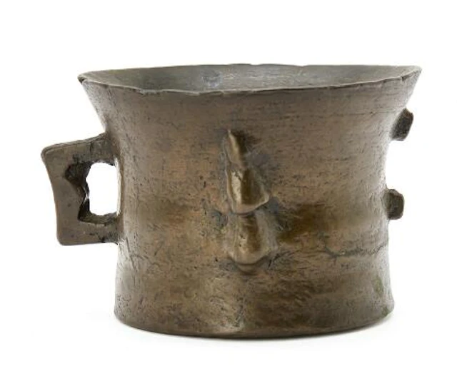 Gothic mortar of bronze. Germany. 13th/14th century. Weight 1843 g.