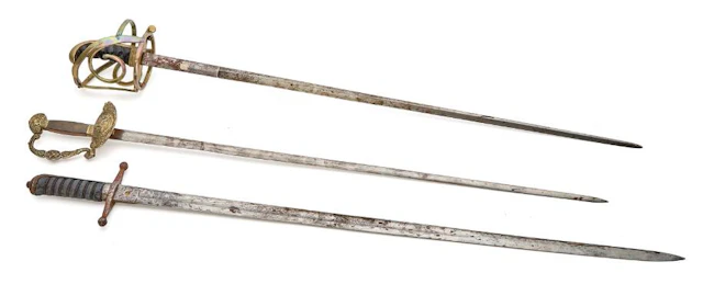 Three edged weapons without scabbards. – Bruun Rasmussen Auctioneers