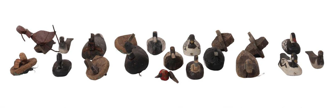 Unknown artists: Collection of approximately 20 various decoy ducks