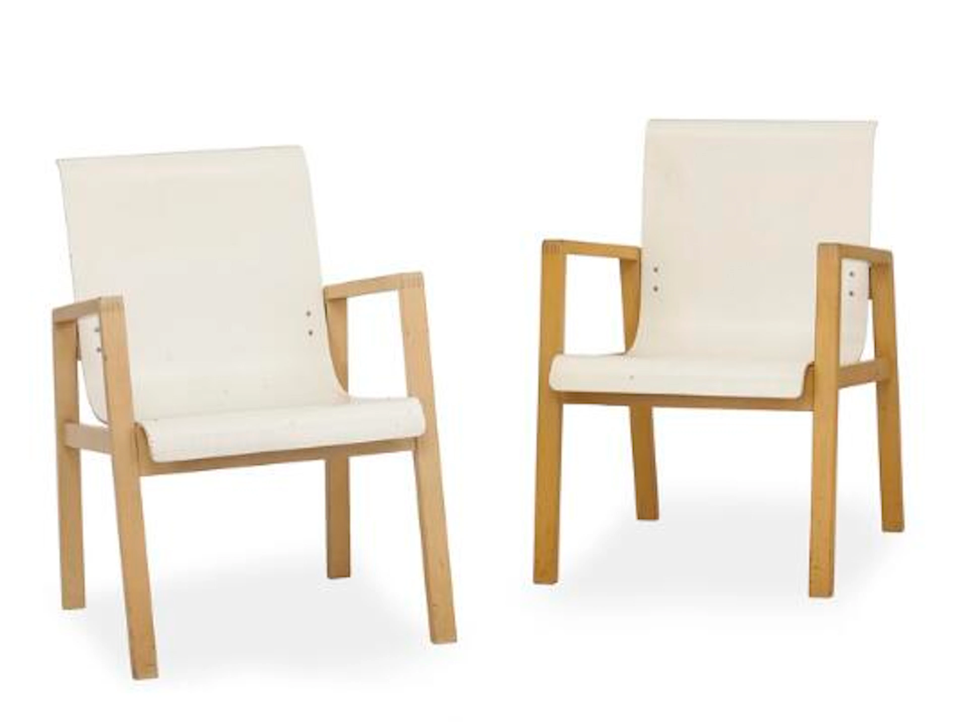 Alvar Aalto: A pair of armchairs with birch frame, seat and back of