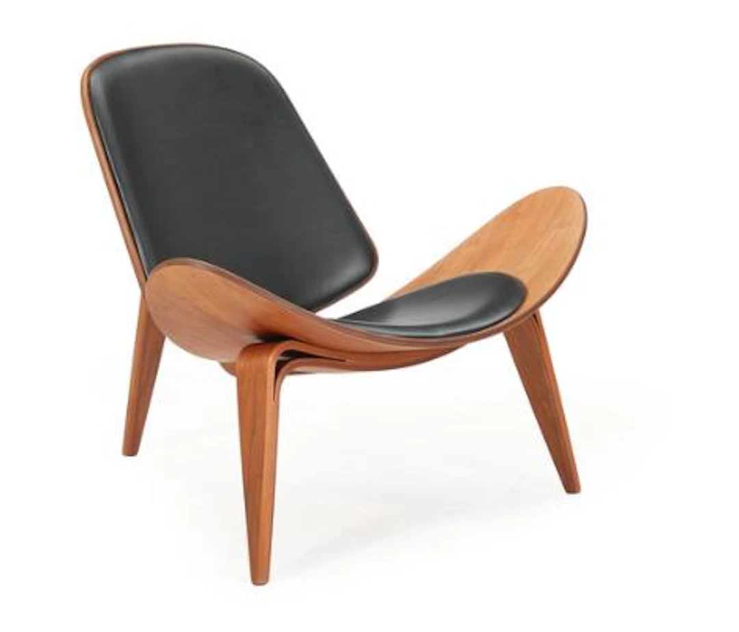 Hans J. Wegner: "CH 07". Three-legged laminated wallnut chair, seat