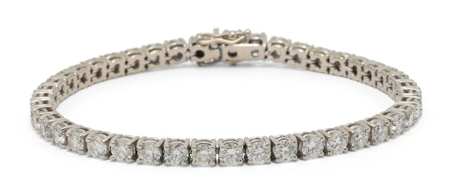 A diamond bracelet set with numerous diamonds, in total app. 9.41