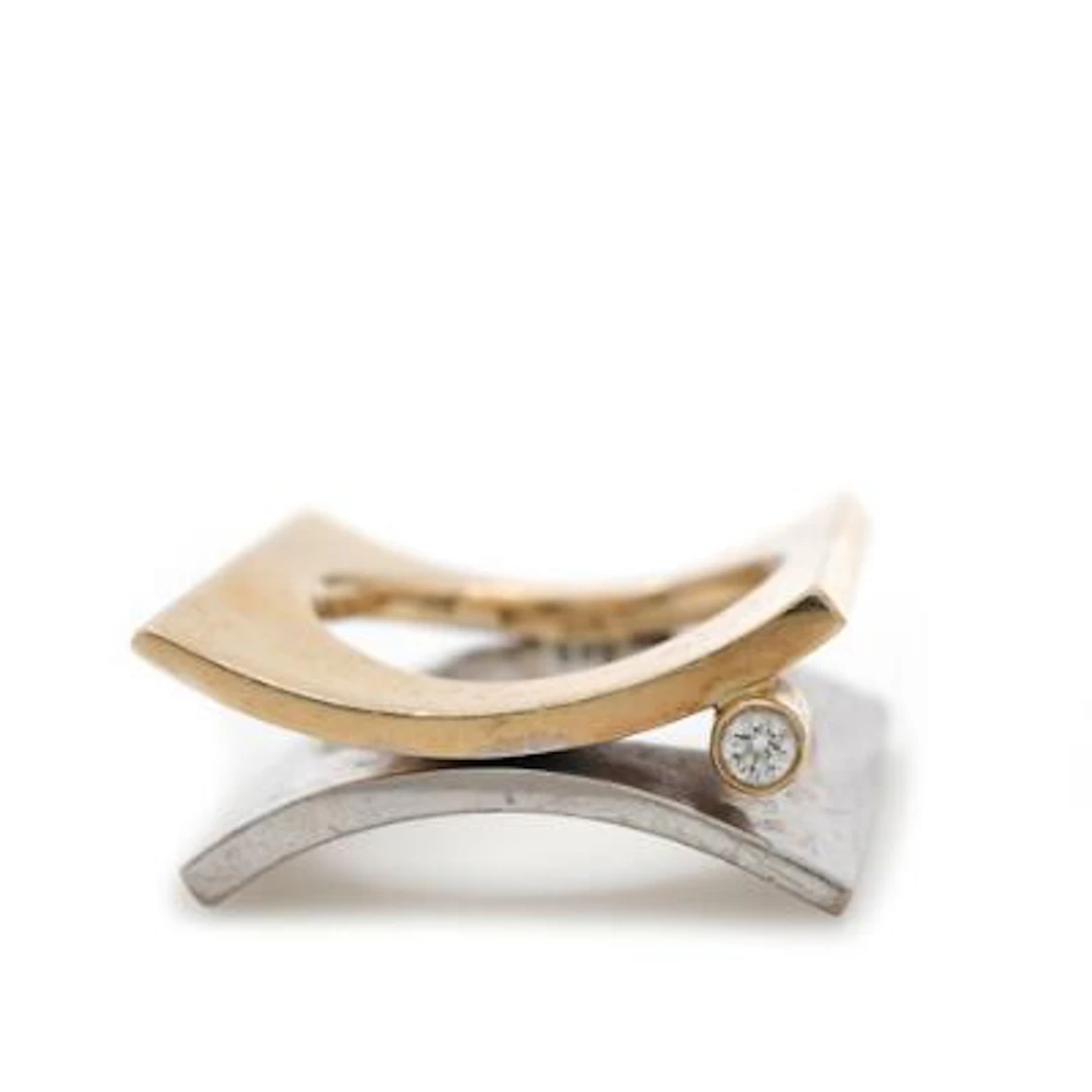 Diamond ring of 14k gold set with diamond, mounted in 14k gold and