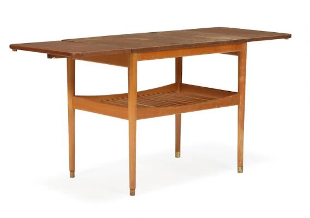 Finn Juhl: Teak coffee table with walnut top, beech frame with underlying
