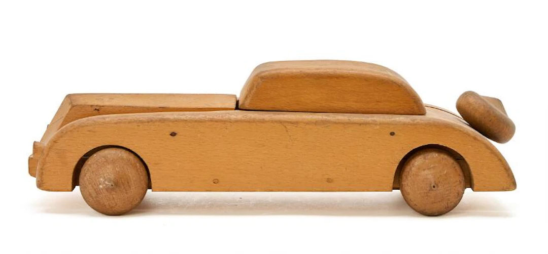 Kay Bojesen: Limousine of beech wood. Made by Kay Bojesen, unstamped.