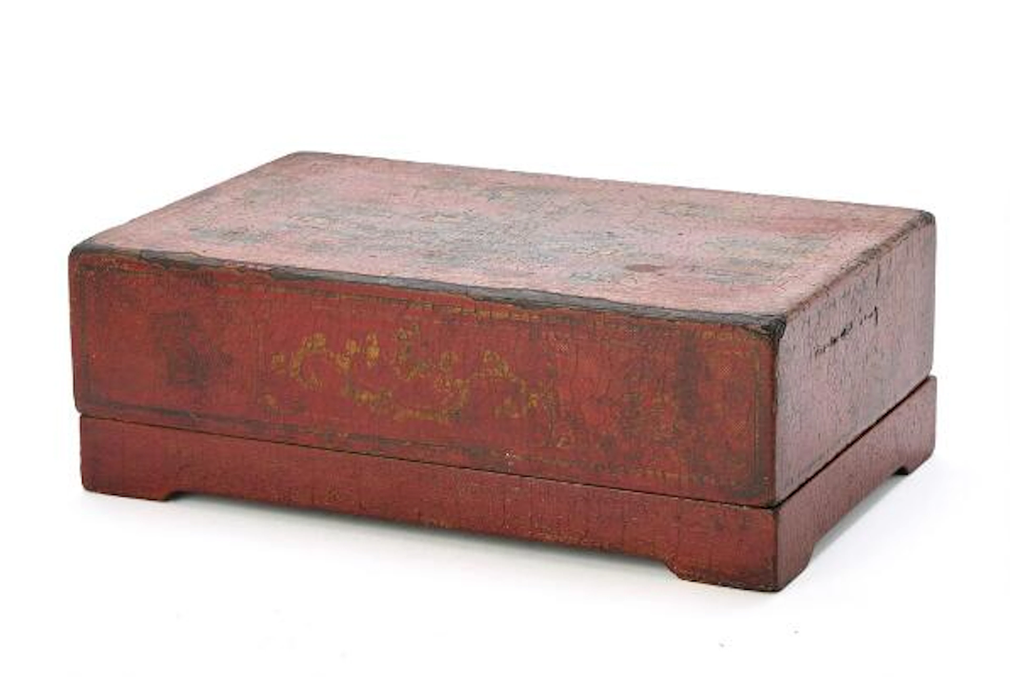 Chinese lacquered box. Late Qing/Republic period. H. 16 cm L. 44 cm