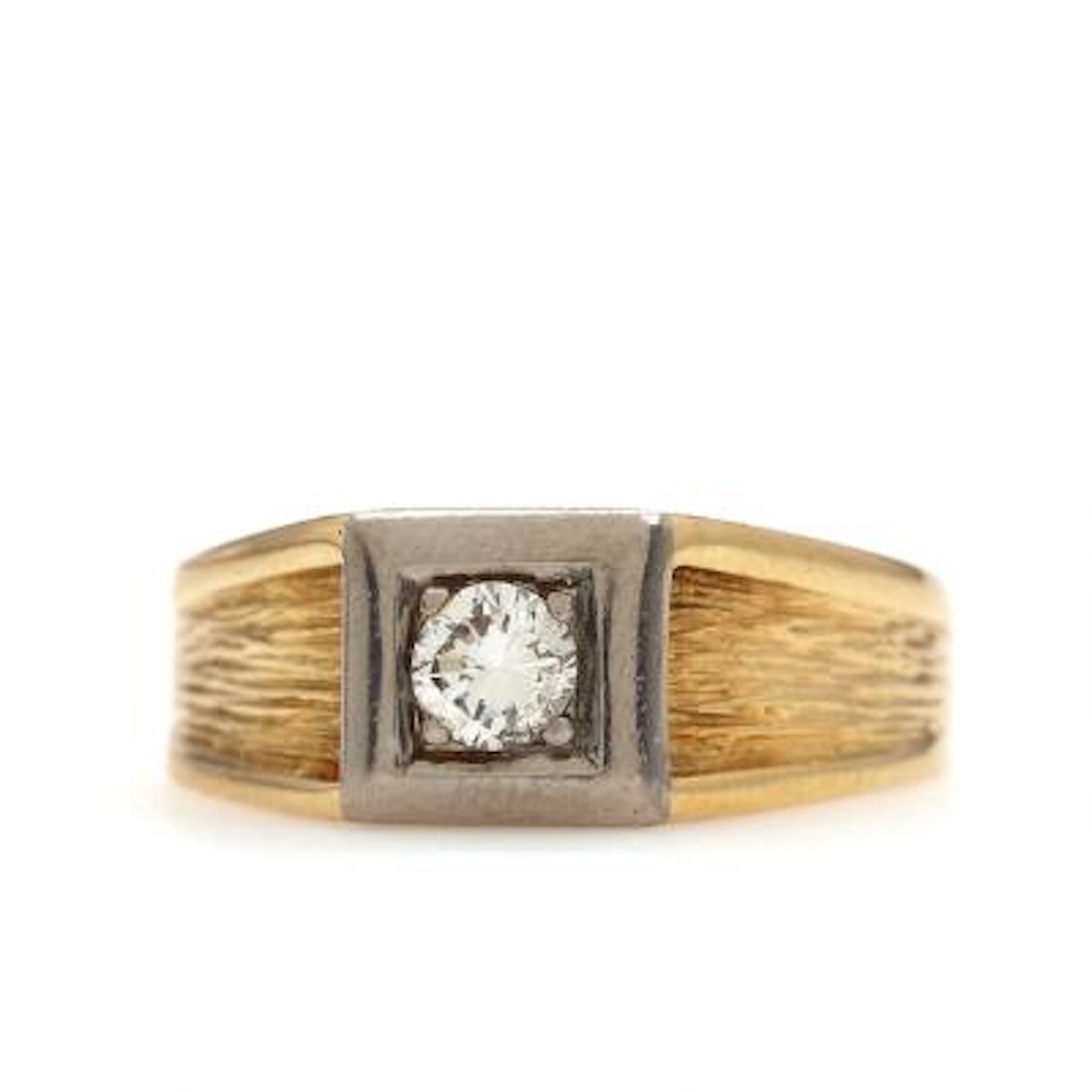 A diamond ring set with a brilliant-cut diamond weighing app. 0.25