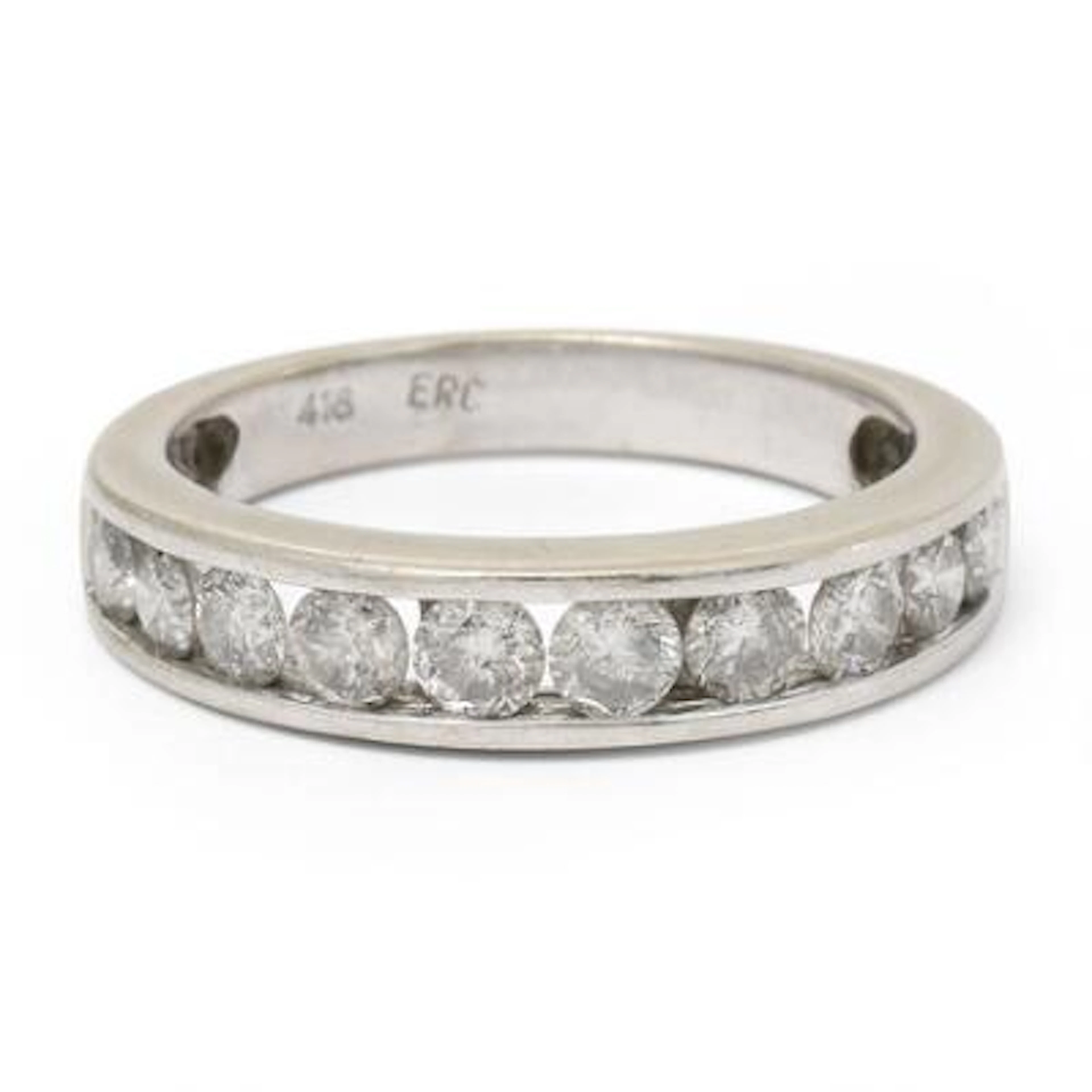 A diamond ring set with graduating diamonds, mounted in 10k white