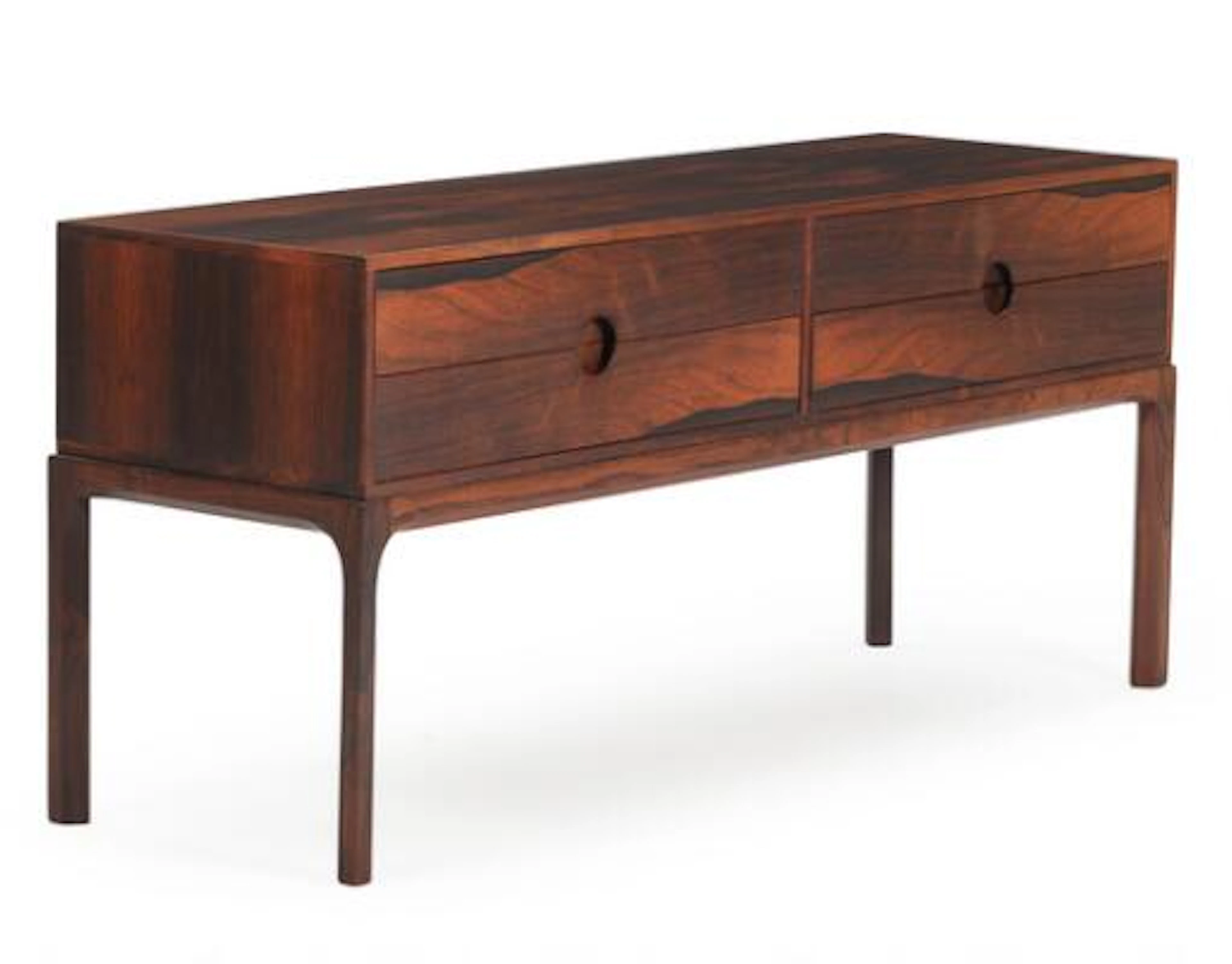 Kai Kristiansen: A rosewood chest of drawers. Manufactured by Aksel