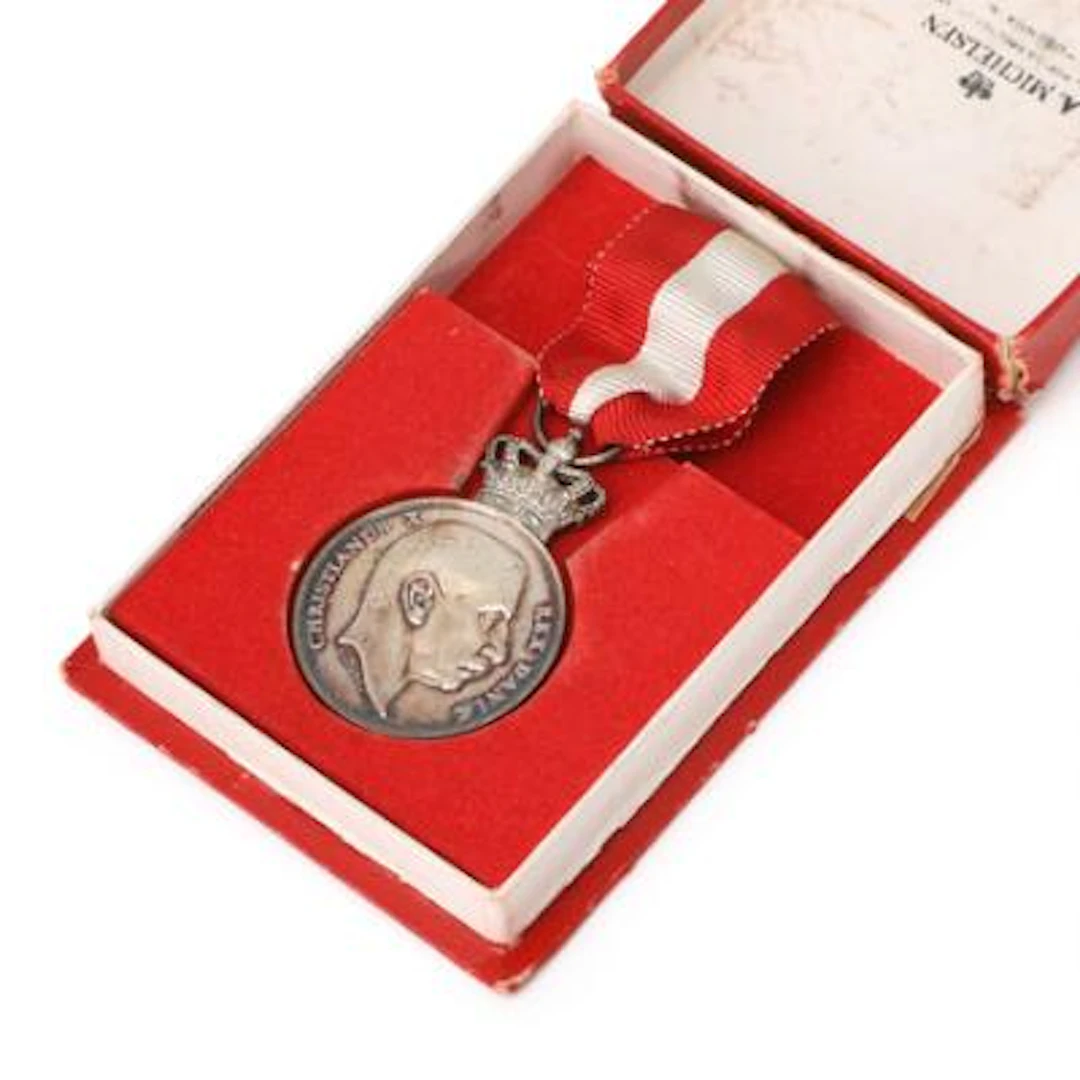 Christian X, Freedom medal, Pro Dania 1940–45, with crown and original