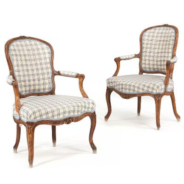 A pair of Danish Rococo beechwood armchairs. Circa 1760. (2). – Bruun
