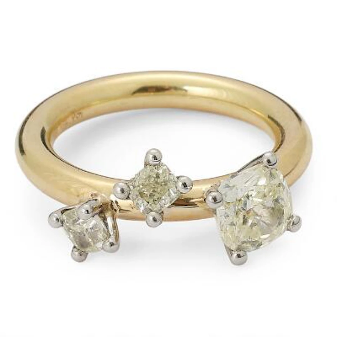 Bodil Binner: A diamond ring set with three diamonds mounted in 18k