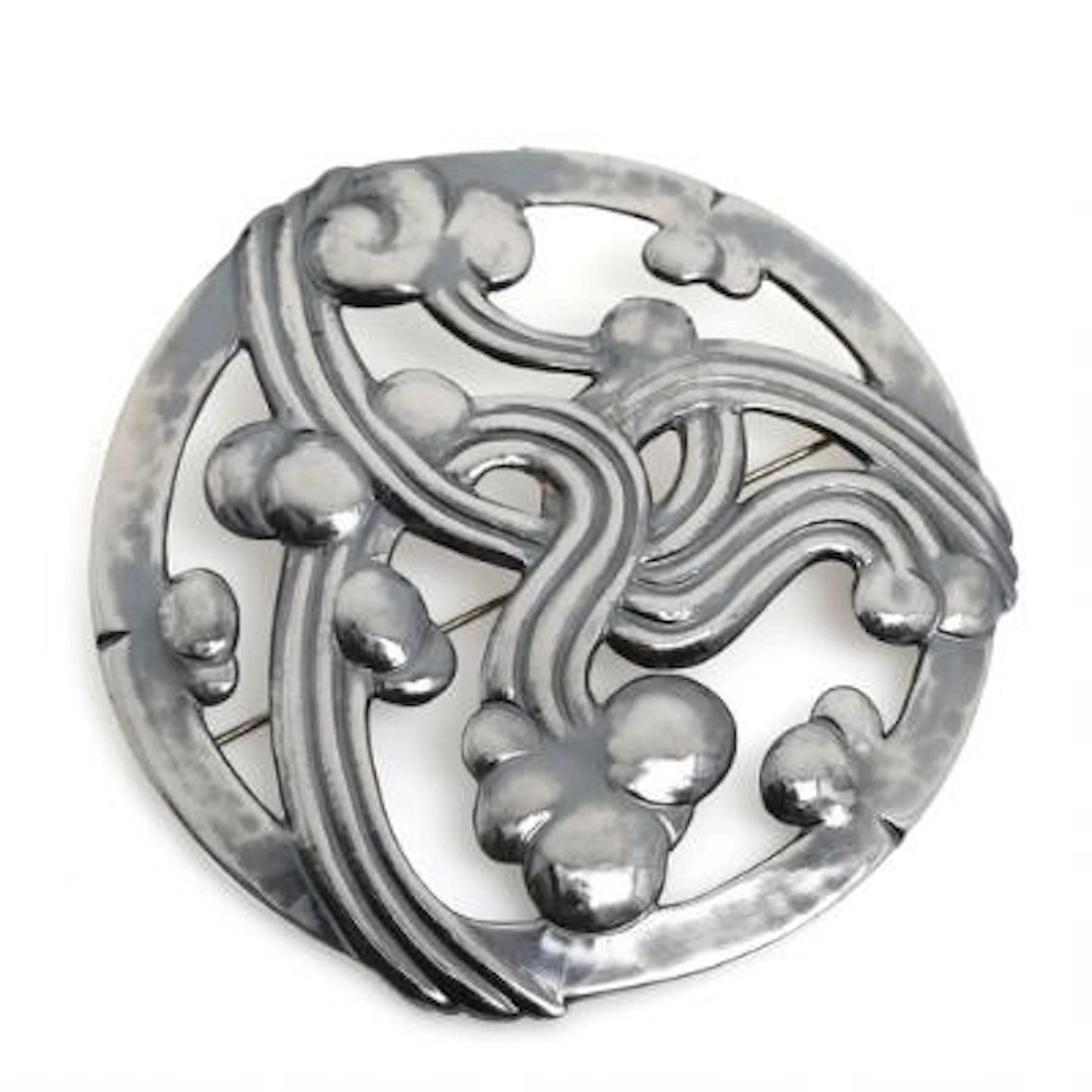 Mogens Ballin: A silver brooch. Diam. 7.8 cm. Made 1900-1908. – Bruun