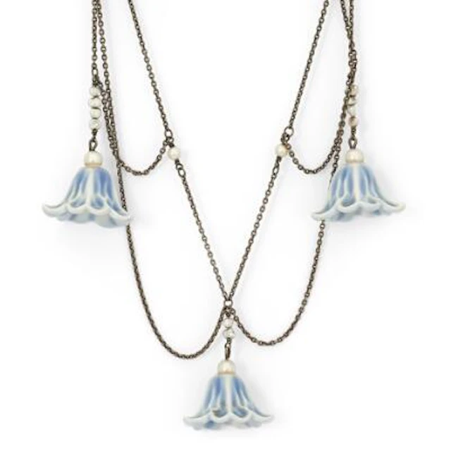 Arje Griegst: A "Bellflower" porcelain and pearl necklace of sterling