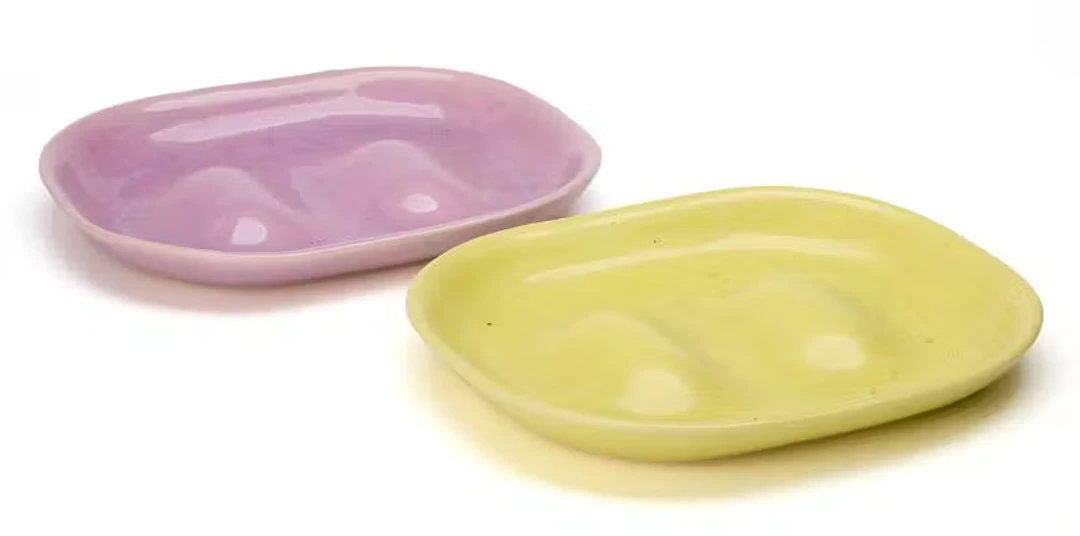 Flemming Tvede Hansen: Two stoneware bowls/dishes modelled with indentations.