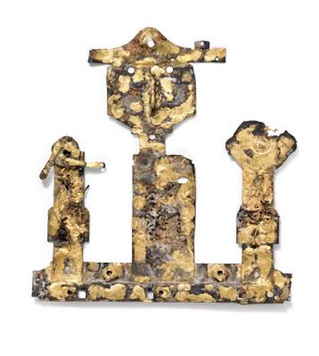 Robert Jacobsen: "Hellig Trekonger". Relief in iron with gold leaf