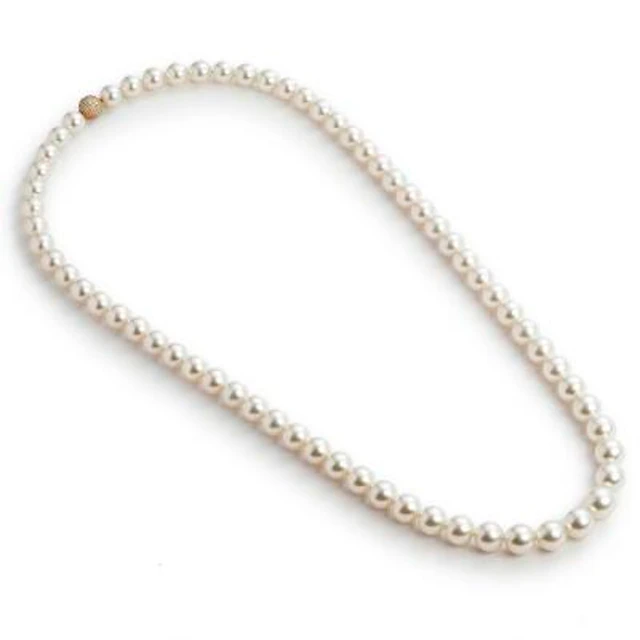 Schoeffel: A South Sea pearl necklace set with South Sea pearls and