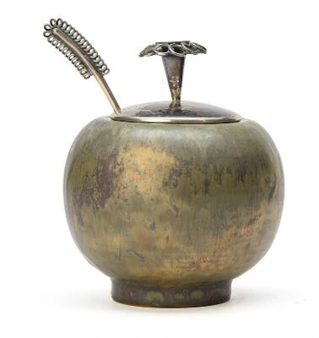 Kgl. P., Frantz Hingelberg: A stoneware jam jar. Fitted with a sterling
