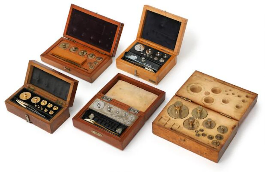 Set of 5 apothecary weights in wooden boxes – almost all complete.