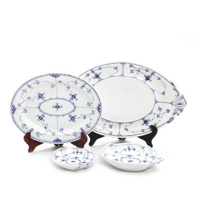 "Blue Fluted Plain and Half Lace". Two porcelain dishes and two leaf