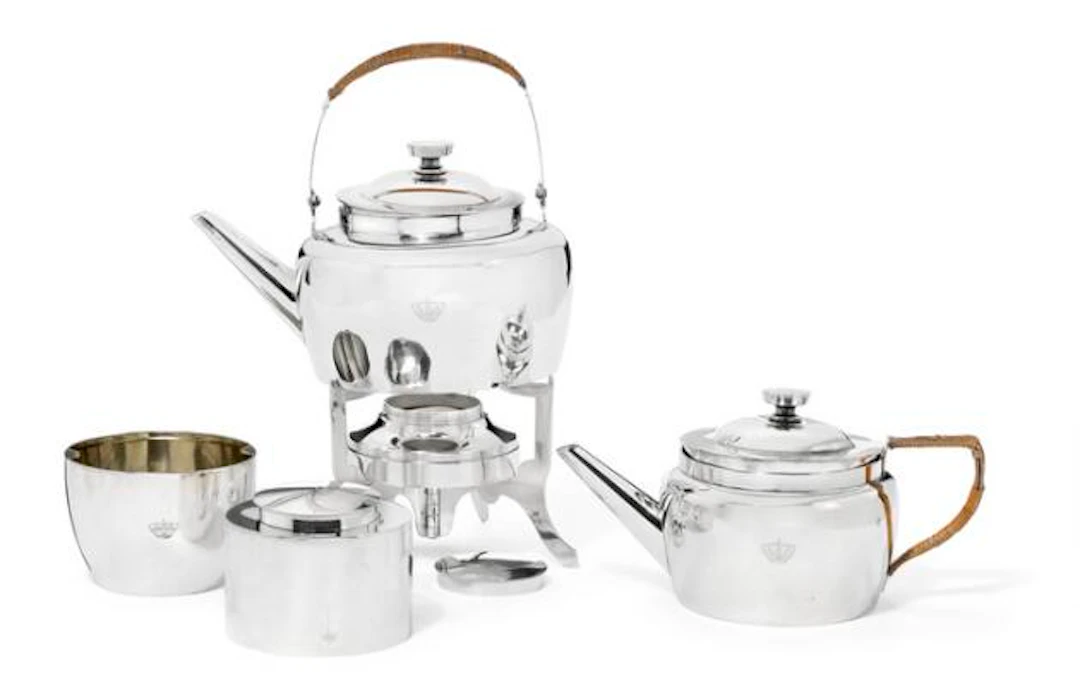 John Heath & John Middleton: Travel tea set of sterling silver. London