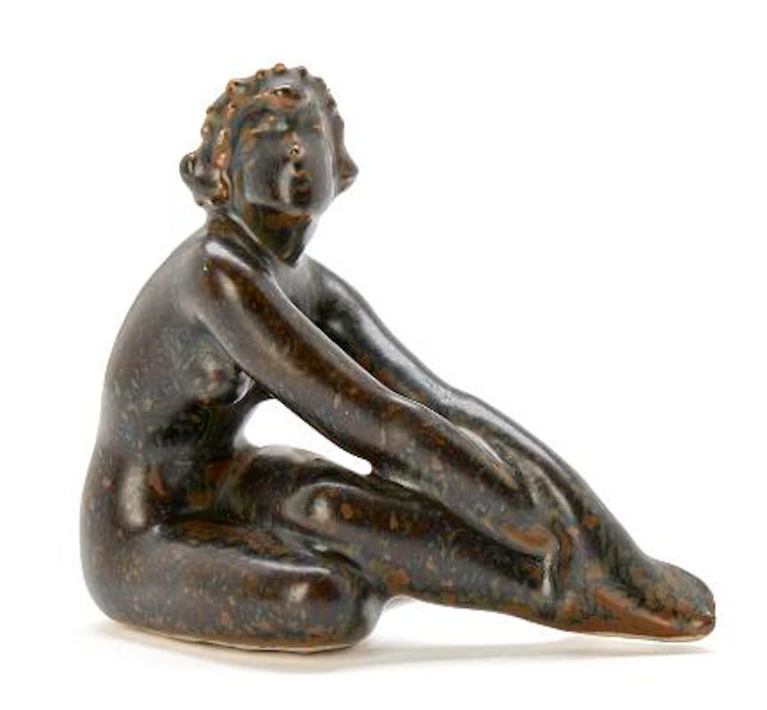 Jens Jacob Bregnø: Siddende Susanne. A stoneware figure. Decorated