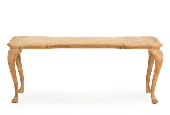 Frits Henningsen, ascribed to: Coffee table of carved oak with cabriole