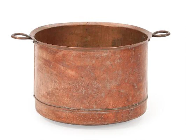 Haraldskjær Kobber Fabrik: Copper cauldron with two handles. Mid-19th