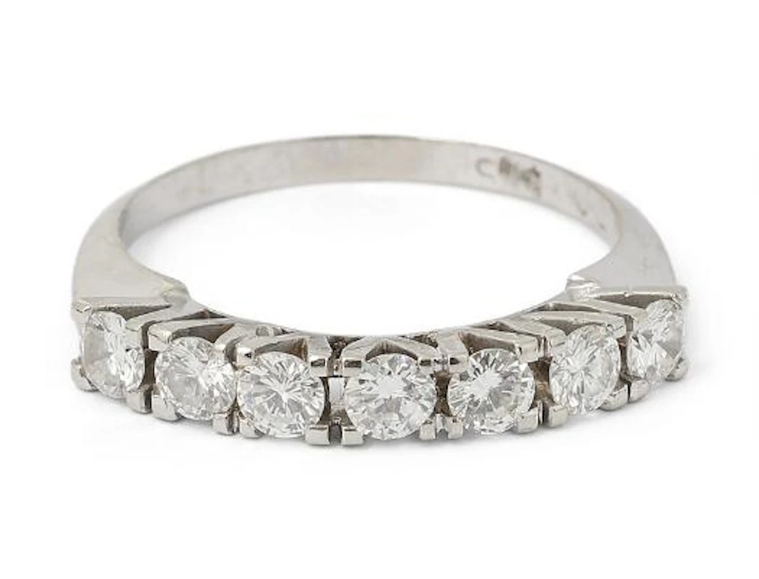 A diamond ring set with seven brilliant-cut diamonds, mounted in 14k