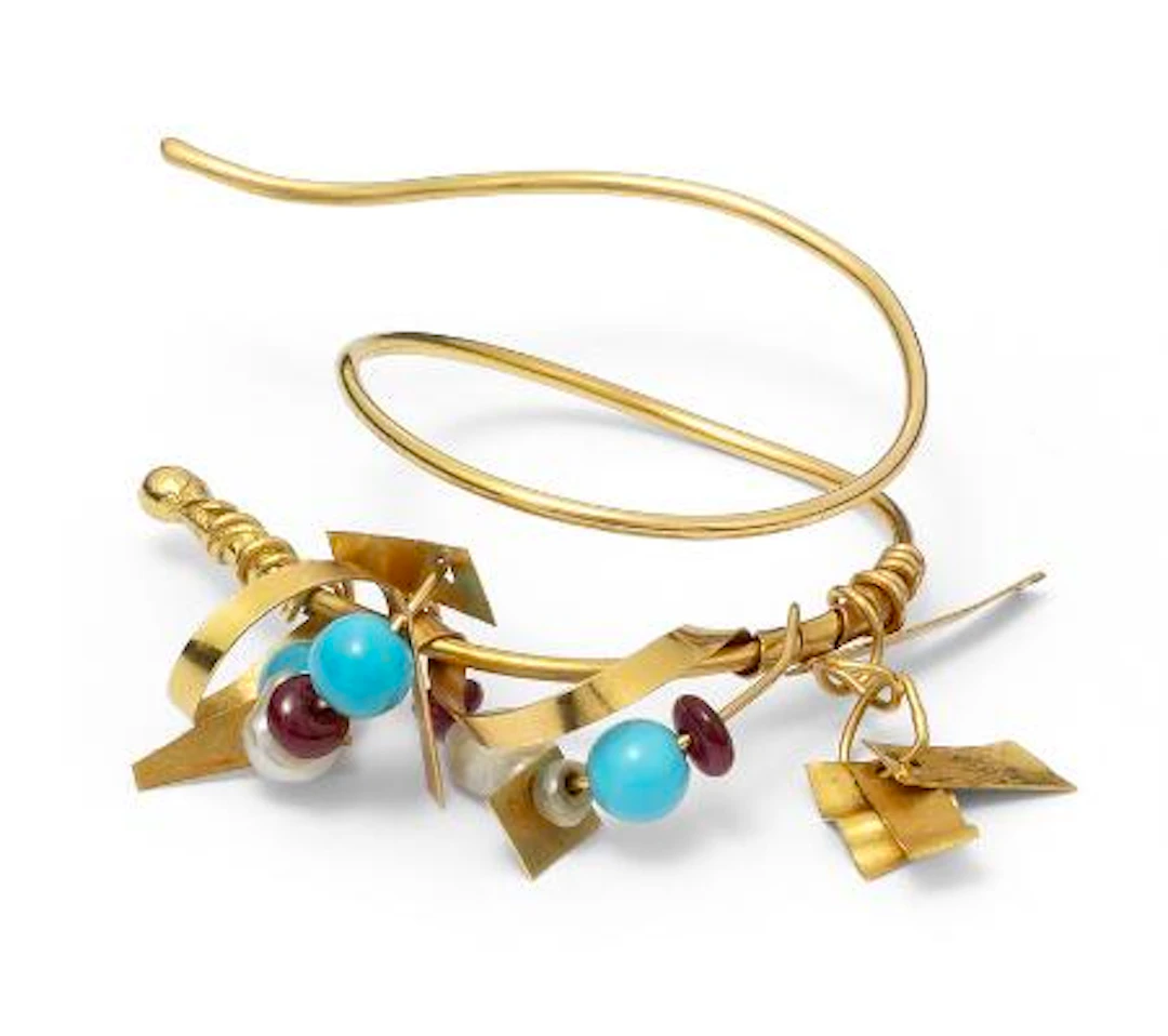 Irene Griegst: An ear pendant set with keshi pearls, turquoise and