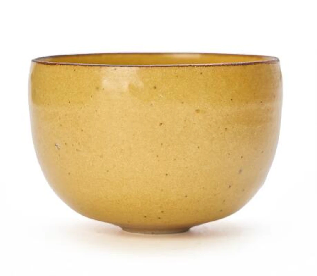 Alev Ebüzziya Siesbye: A small, circular stoneware bowl decorated