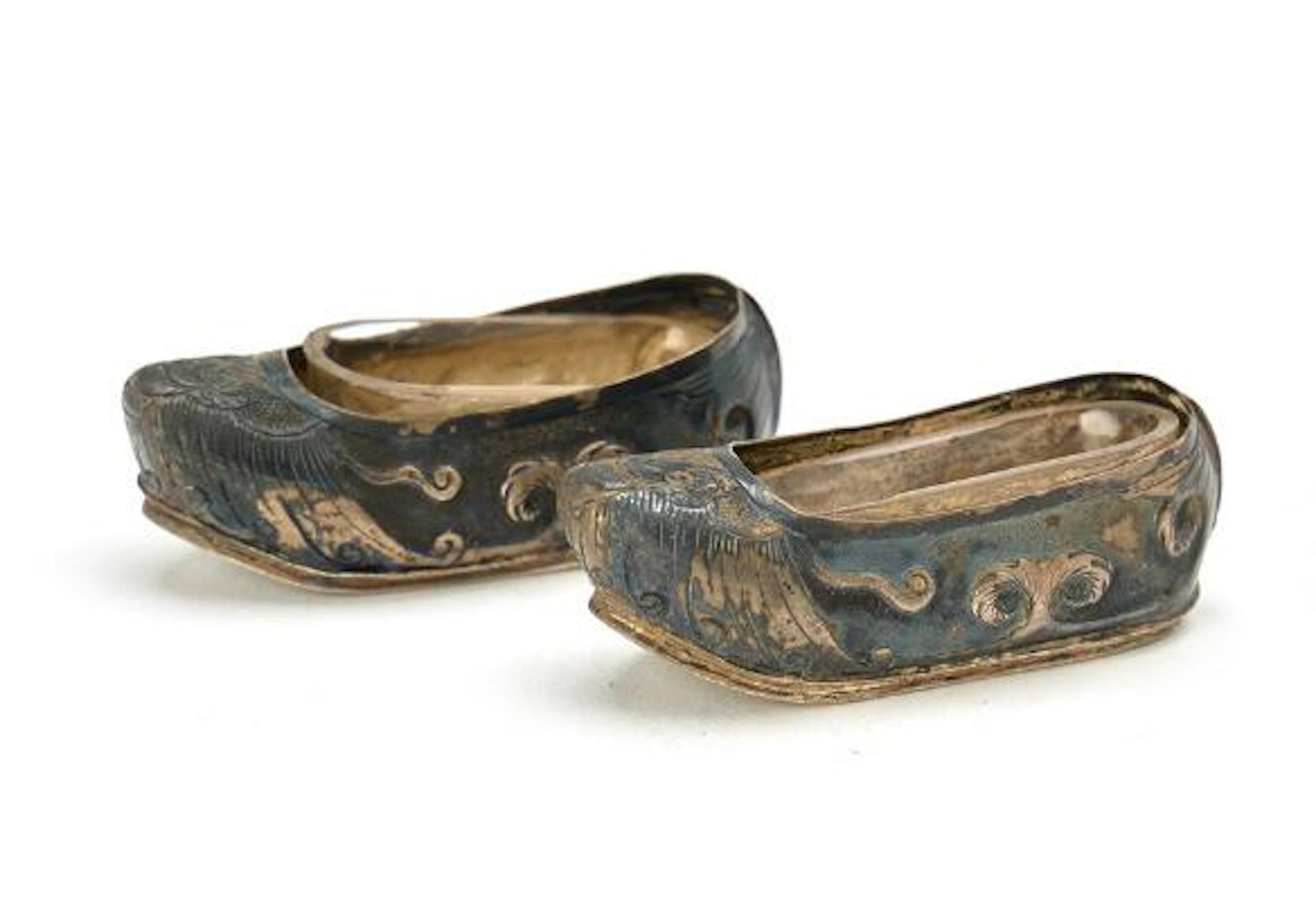 A pair of Chinese export silver miniatue shoes. Wang Hing, Hong Kong