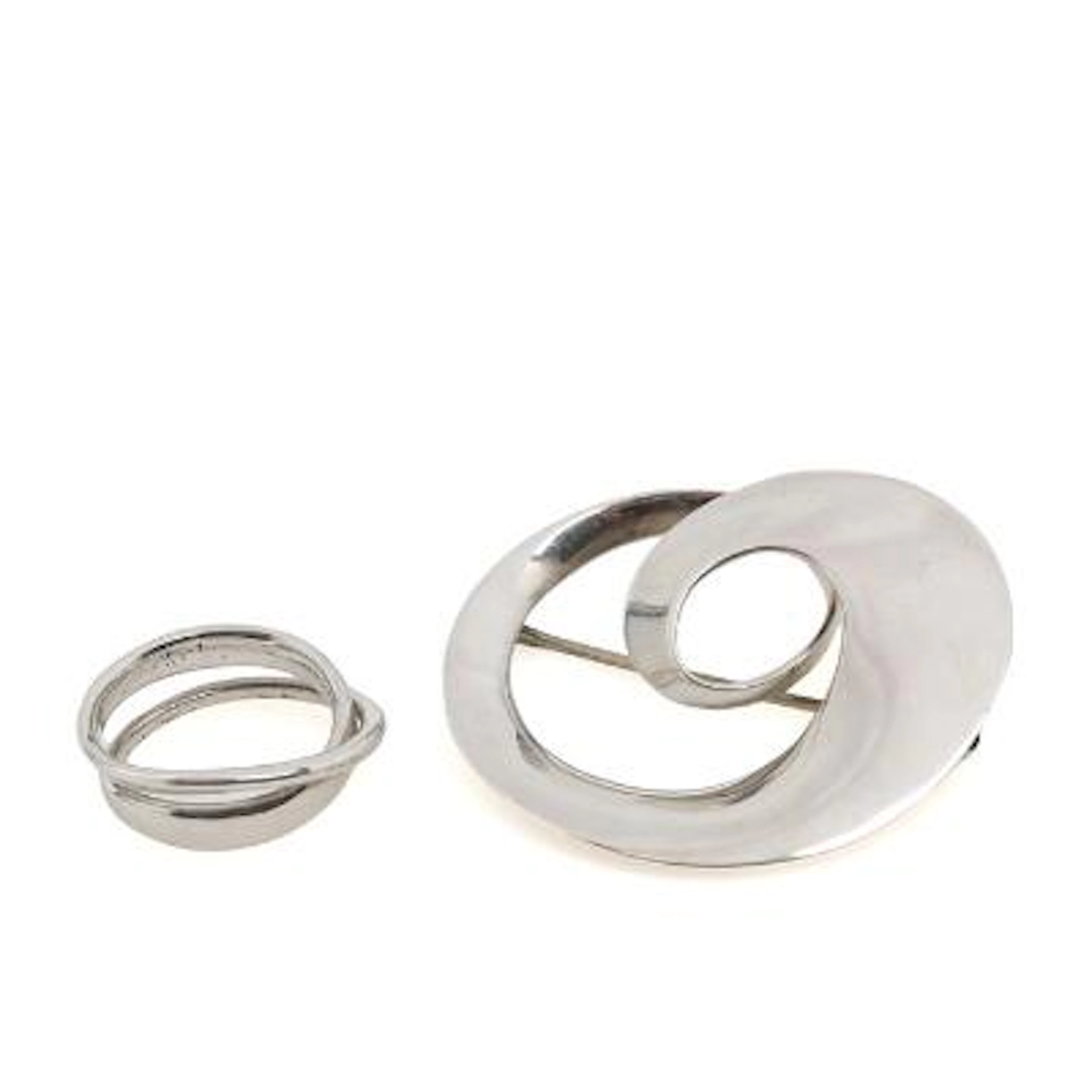 Vivianna Torun Bülow-Hübe: "Möbius". Brooch and ring of sterling silver.