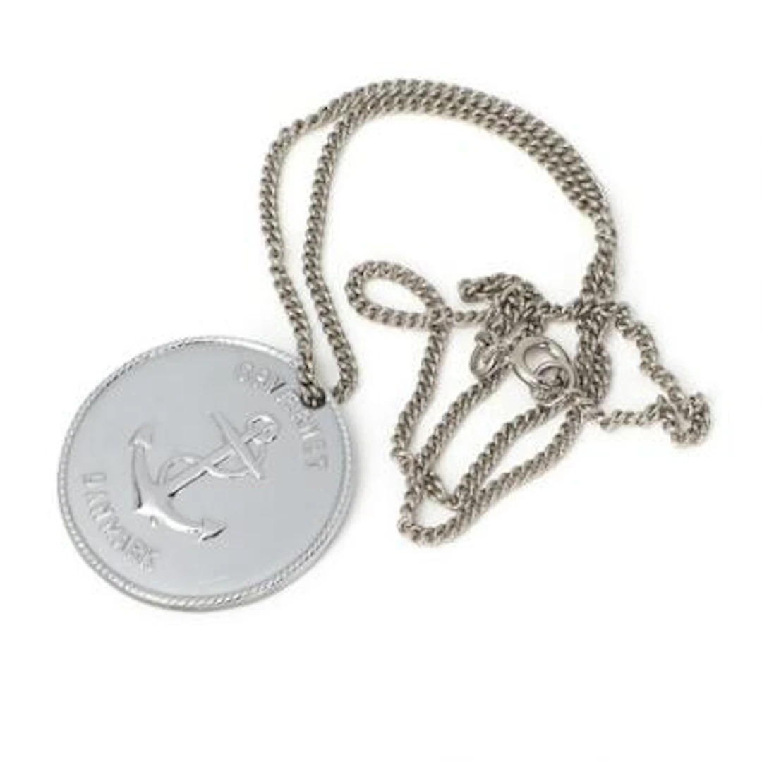 Danish Navy medal in light-colored metal, 33 mm, with a small round