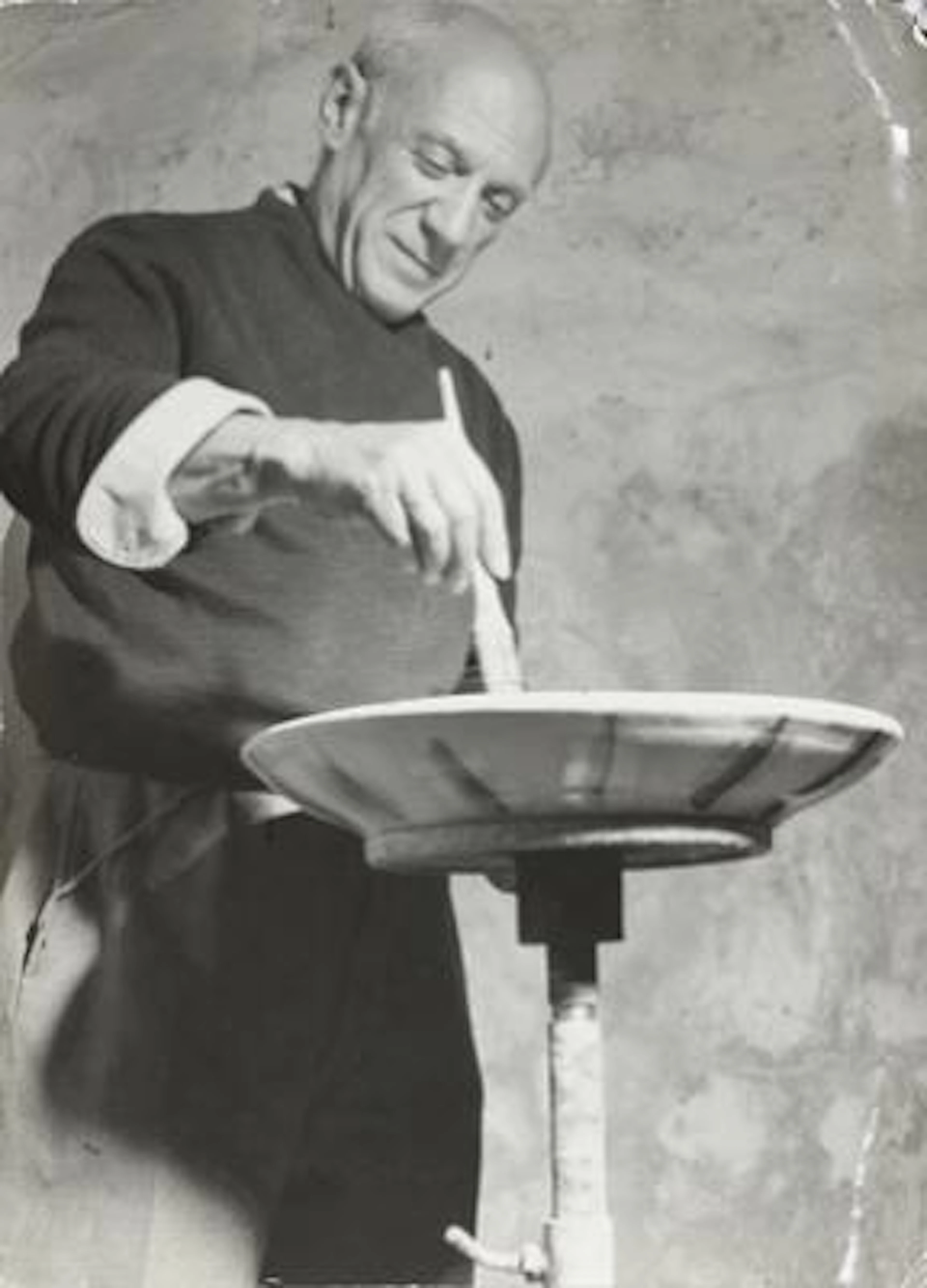 Original black-and-white press photograph of Spanish artist Pablo